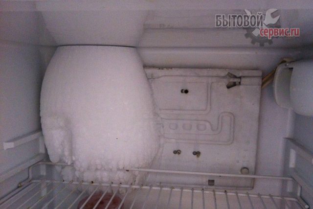 Обмерзает морозилка, а холодильник не работает